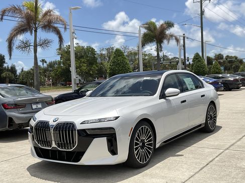 New 2026 BMW 740i w/ Executive Package RWD image 3