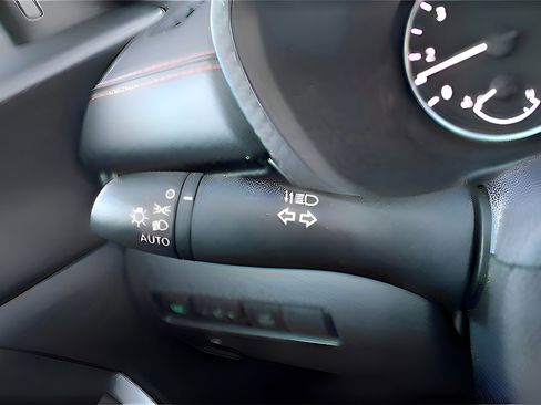 Used 2025 Nissan Sentra SR w/ SR Premium Package image 24