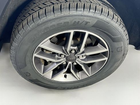 Used 2022 Jeep Grand Cherokee Limited image 29