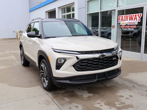 New 2026 Chevrolet TrailBlazer RS w/ Convenience Package AWD/4WD image 2