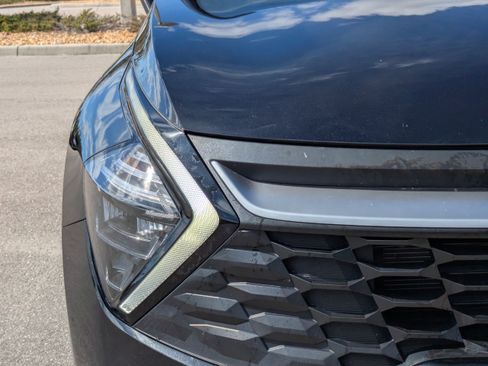 Certified 2023 Kia Sportage LX image 10