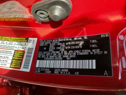 Used 2020 Toyota Highlander XLE image 25