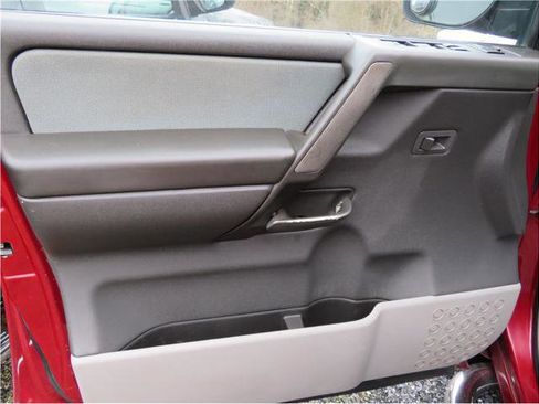 Used 2004 Nissan Titan SE image 31