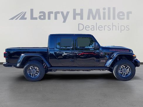 New 2025 Jeep Gladiator Mojave image 7