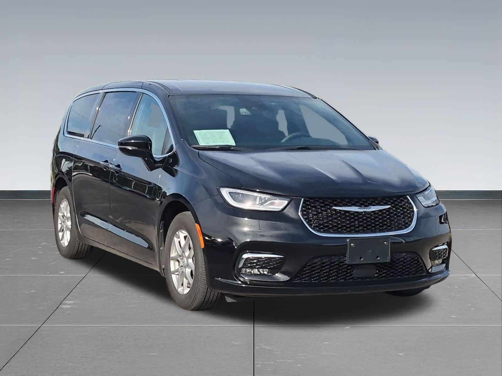 Used 2026 Chrysler Pacifica Select FWD image 8