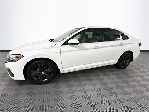 Used 2022 Volkswagen Jetta SE image 4