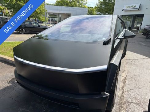 Used 2025 Tesla Cybertruck AWD Crew Cab image 2
