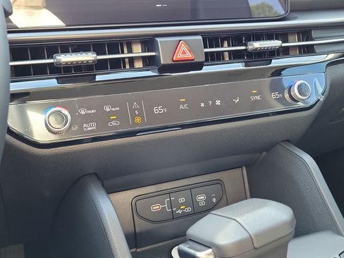 New 2026 Kia Sportage EX FWD image 32