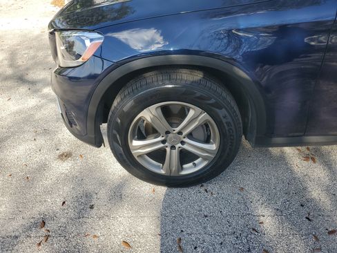 Used 2019 Mercedes-Benz GLC 300 w/ Premium Package image 8