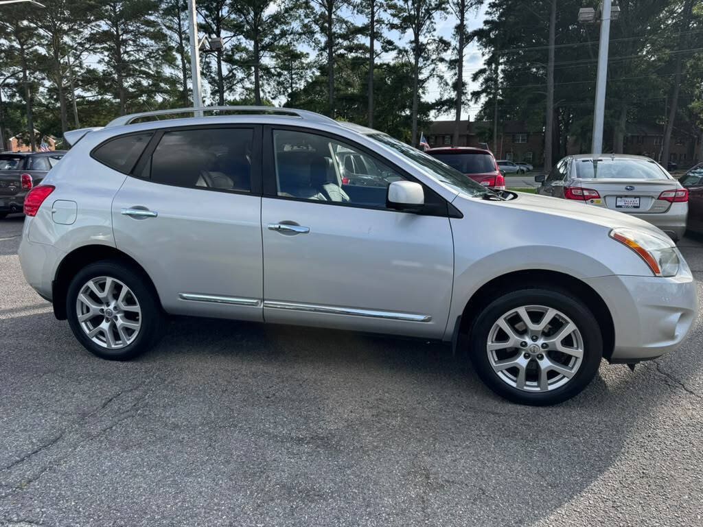 Used 2013 Nissan Rogue SL AWD/4WD image 2