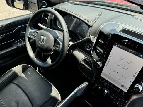 Used 2024 RAM 2500 Laramie w/ Night Edition image 31