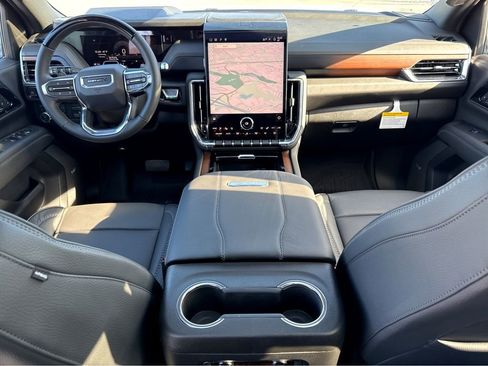 New 2026 GMC Yukon XL Denali w/ Denali Reserve Package image 13