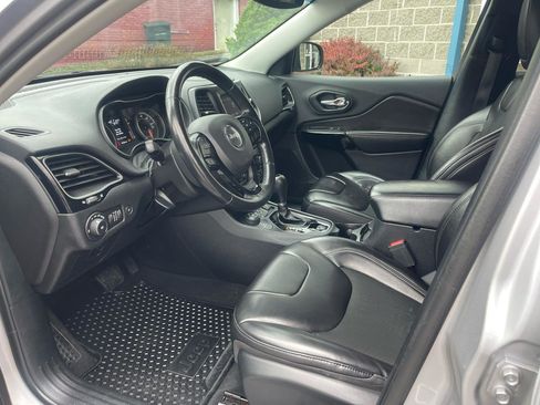 Used 2020 Jeep Cherokee Latitude Plus AWD/4WD image 15