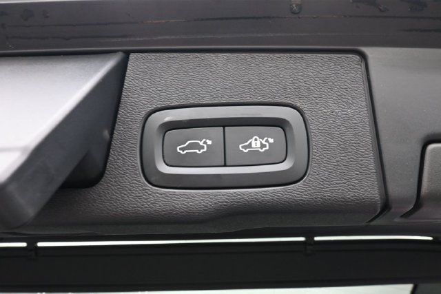 Used 2024 Volvo XC60 B5 Core w/ Protection Package Premier AWD/4WD image 29