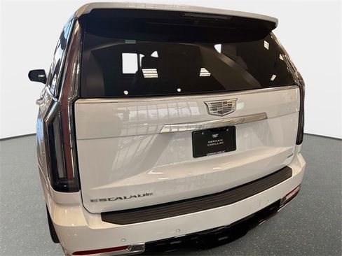 New 2026 Cadillac Escalade Luxury w/ LPO, Radiant Package image 4