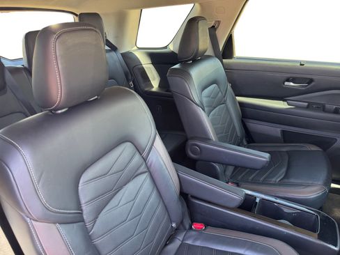 Used 2023 Nissan Pathfinder Platinum w/ Lighting Package (N93) image 17