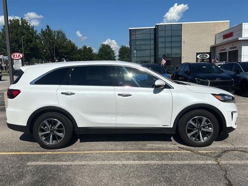 Used 2020 Kia Sorento AWD V6 image 2