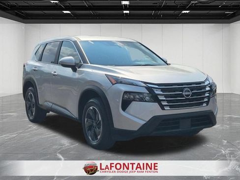 Used 2025 Nissan Rogue SV AWD/4WD image 7