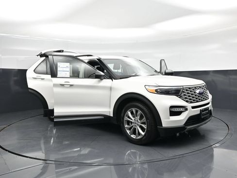 Certified 2021 Ford Explorer XLT w/ Equipment Group 202A RWD image 32