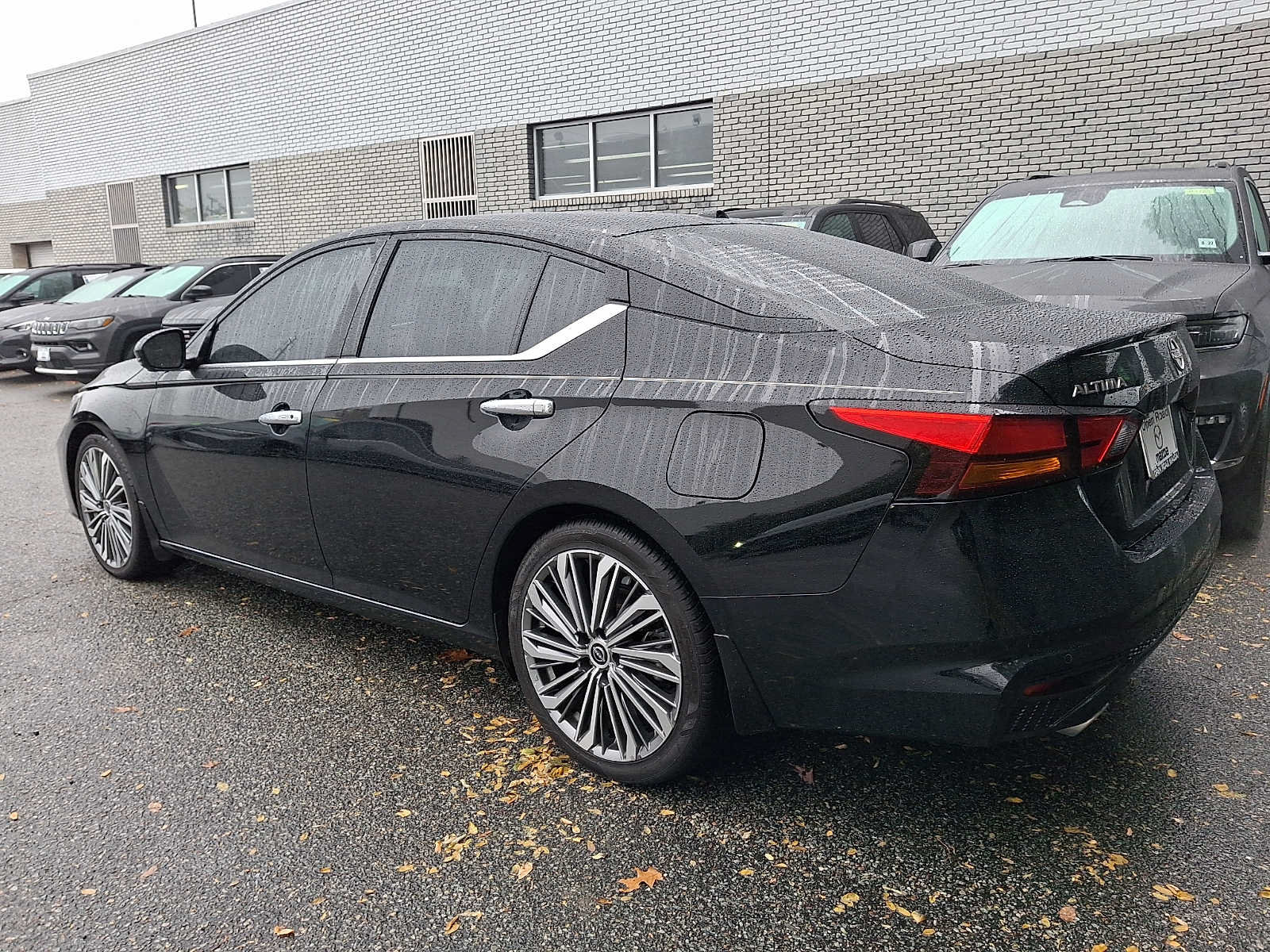 Used 2024 Nissan Altima 2.5 SL FWD image 6