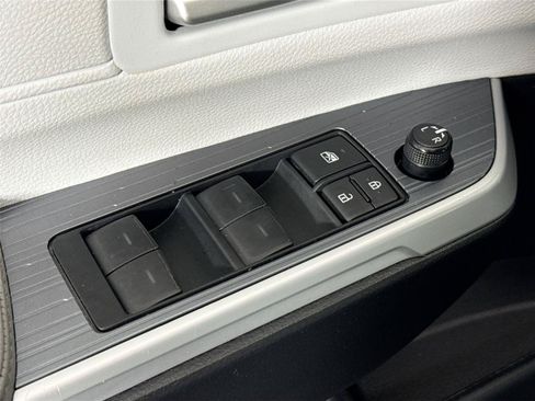 Certified 2026 Toyota Sienna XLE FWD image 29