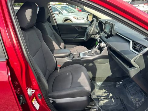 Used 2019 Toyota RAV4 LE w/ All Weather Liner Package AWD/4WD image 20