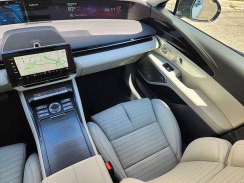 New 2026 Lincoln Nautilus Reserve AWD/4WD image 12