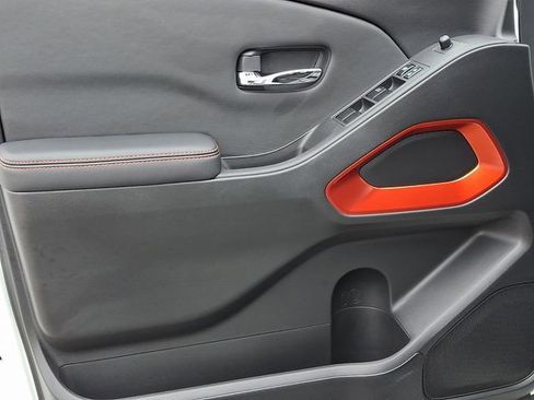 Used 2024 Nissan Frontier PRO-4X w/ Off-Road Protection Package image 14