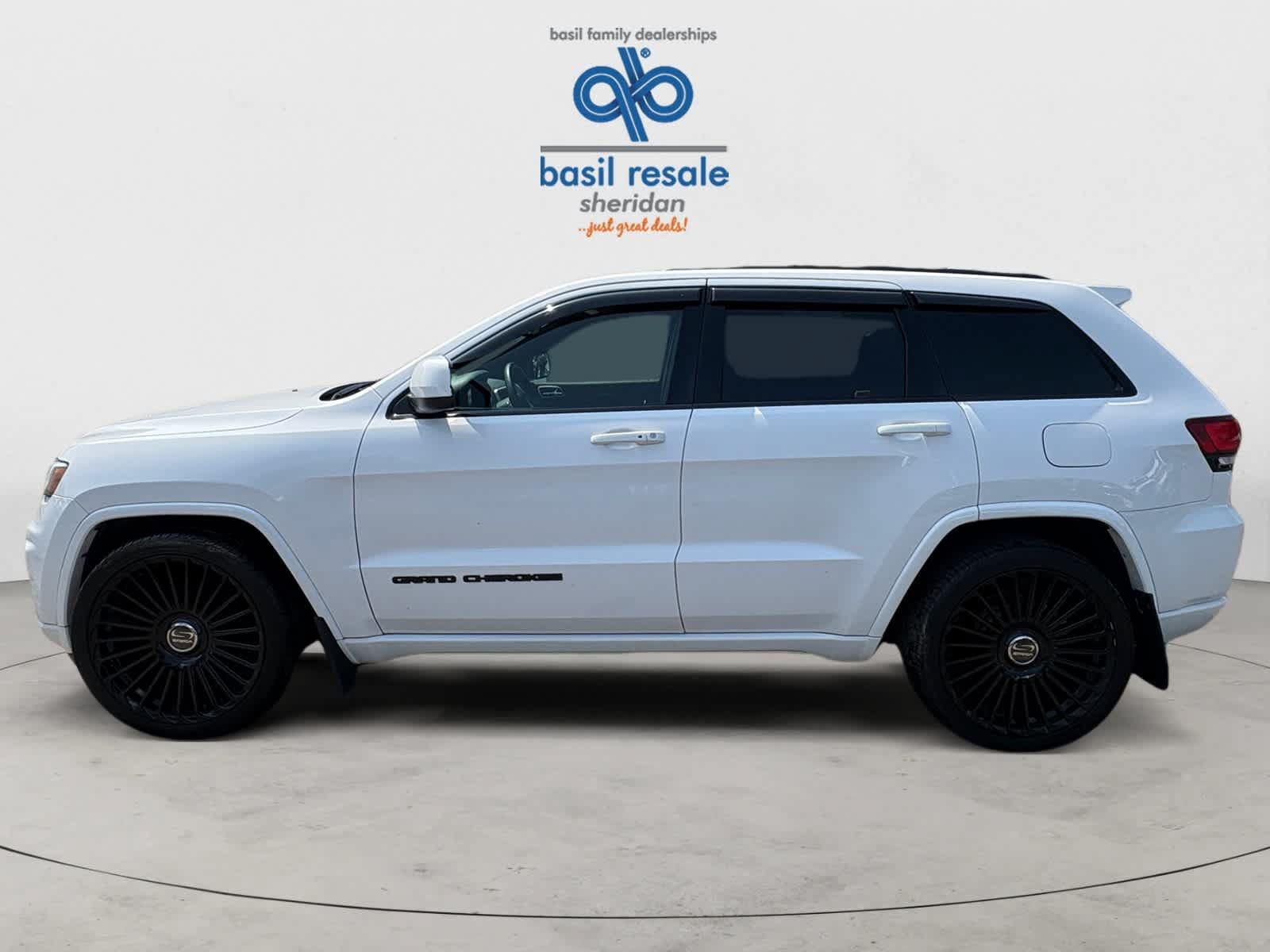 Used 2017 Jeep Grand Cherokee Altitude AWD/4WD image 3