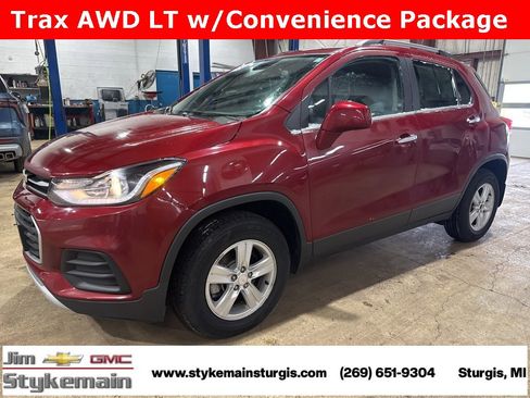 Used 2019 Chevrolet Trax LT w/ LT Convenience Package image 1