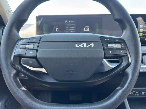 Used 2025 Kia K4 FWD image 28