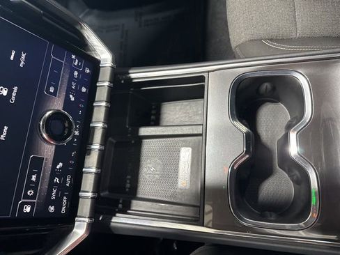 Used 2025 GMC Acadia Elevation image 25