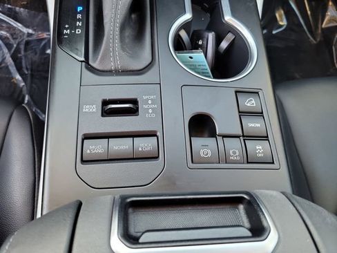 Used 2023 Toyota Highlander L image 26