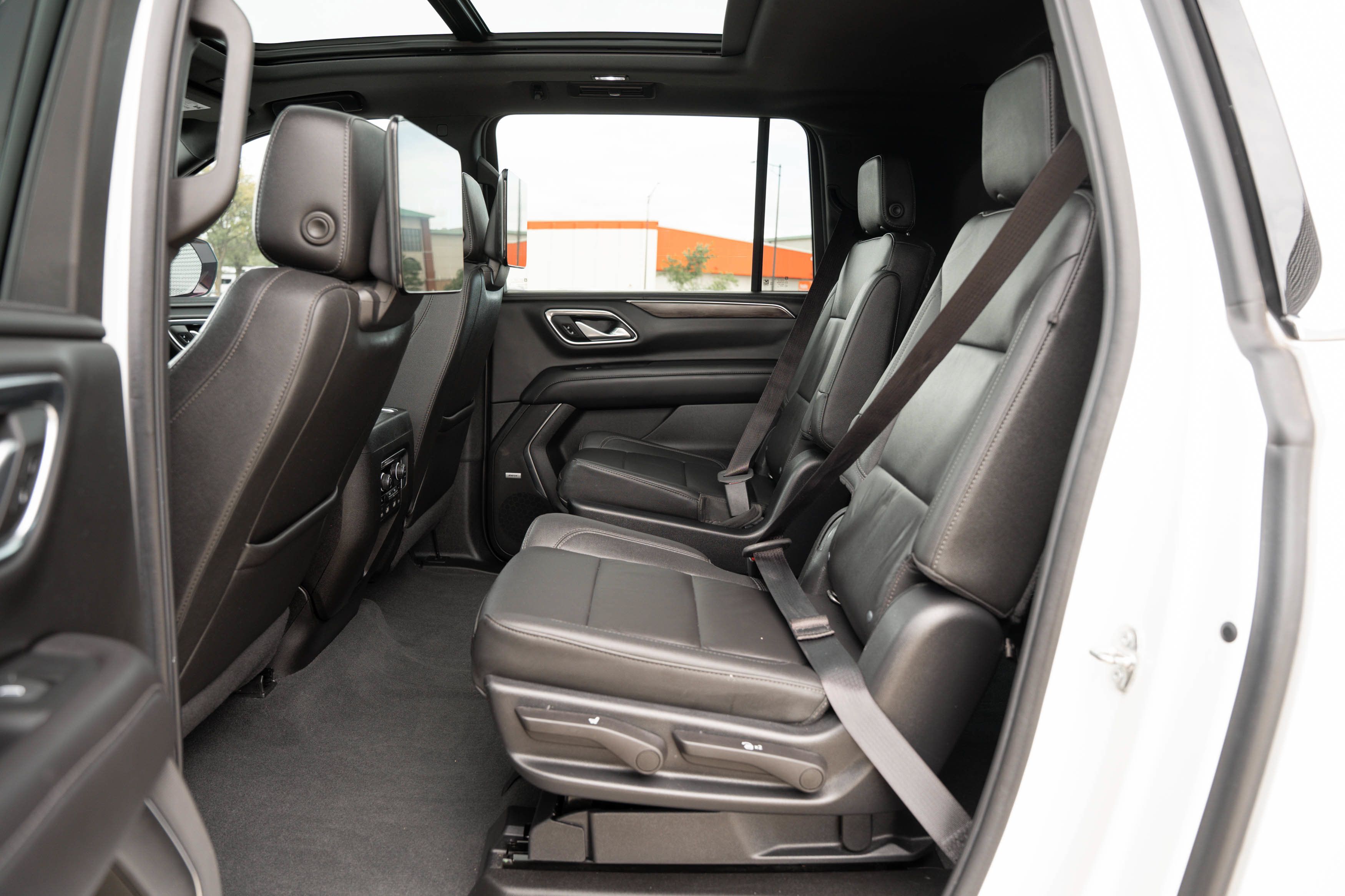 Used 2022 Chevrolet Suburban LT w/ LT Signature Package AWD/4WD image 22