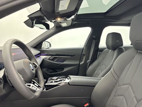 Used 2025 BMW 530i xDrive w/ M Sport Package image 24