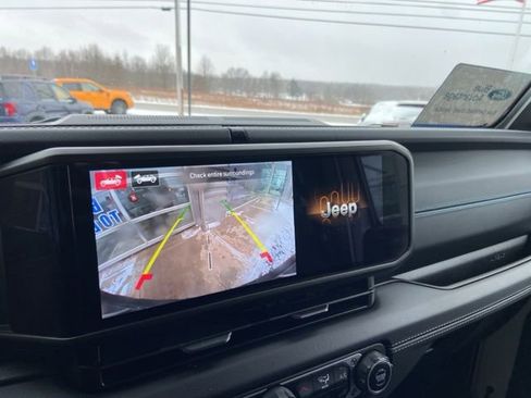 Used 2024 Jeep Wrangler High Altitude image 15