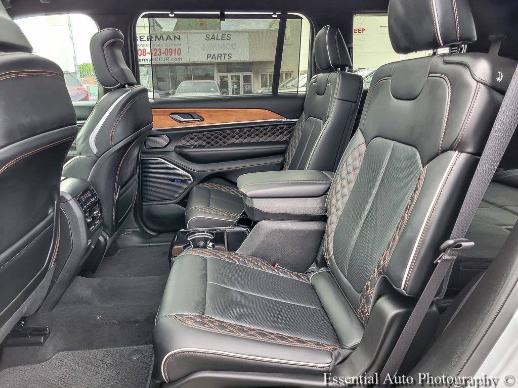 Used 2025 Jeep Grand Cherokee L Summit AWD/4WD image 12