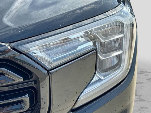 Used 2022 GMC Terrain SLT w/ Tech Package FWD image 10