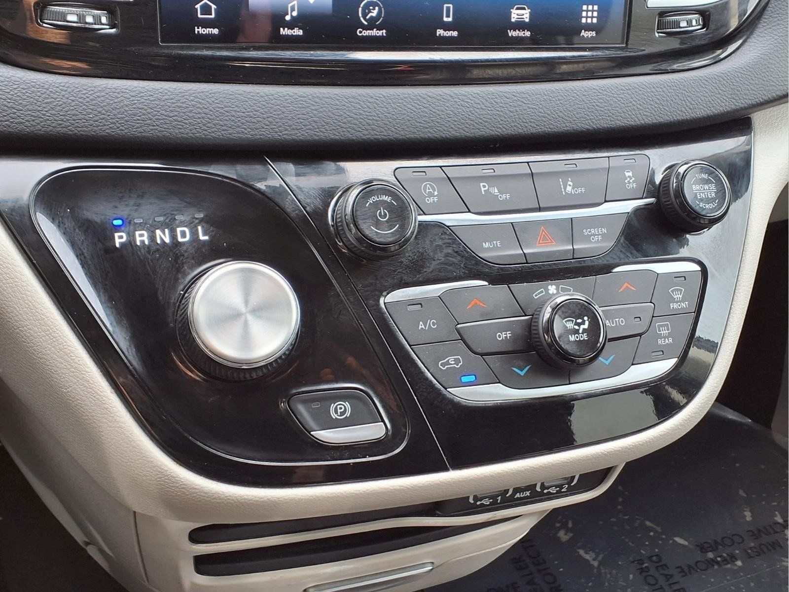 Used 2023 Chrysler Pacifica Touring-L FWD image 23