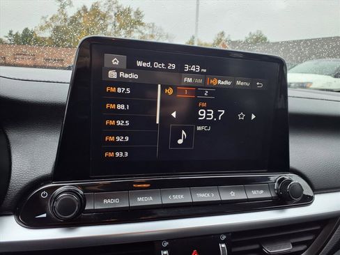 Used 2023 Kia Forte LXS w/ LXS Technology Package image 14