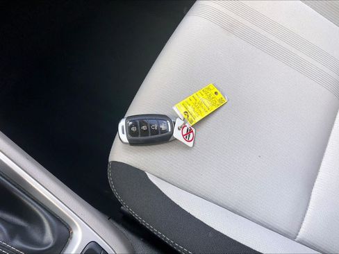 Certified 2025 Hyundai Venue SEL FWD image 14