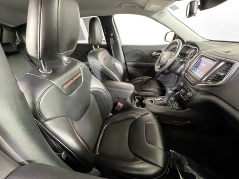 Used 2022 Jeep Cherokee Trailhawk AWD/4WD image 26