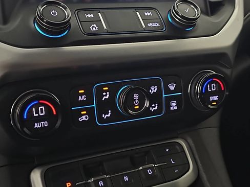 Used 2023 GMC Acadia SLE w/ Driver Convenience Package FWD image 23