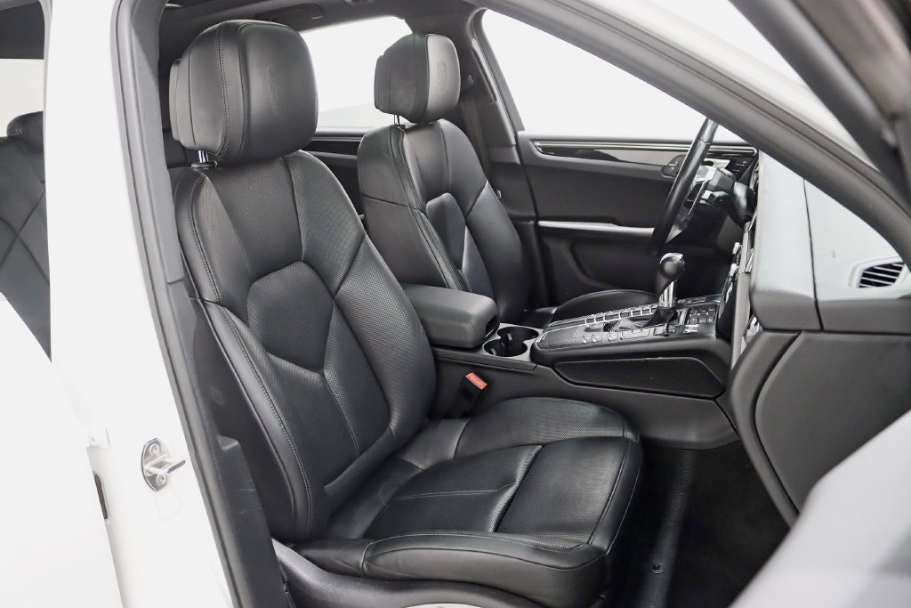 Used 2021 Porsche Macan AWD/4WD image 25