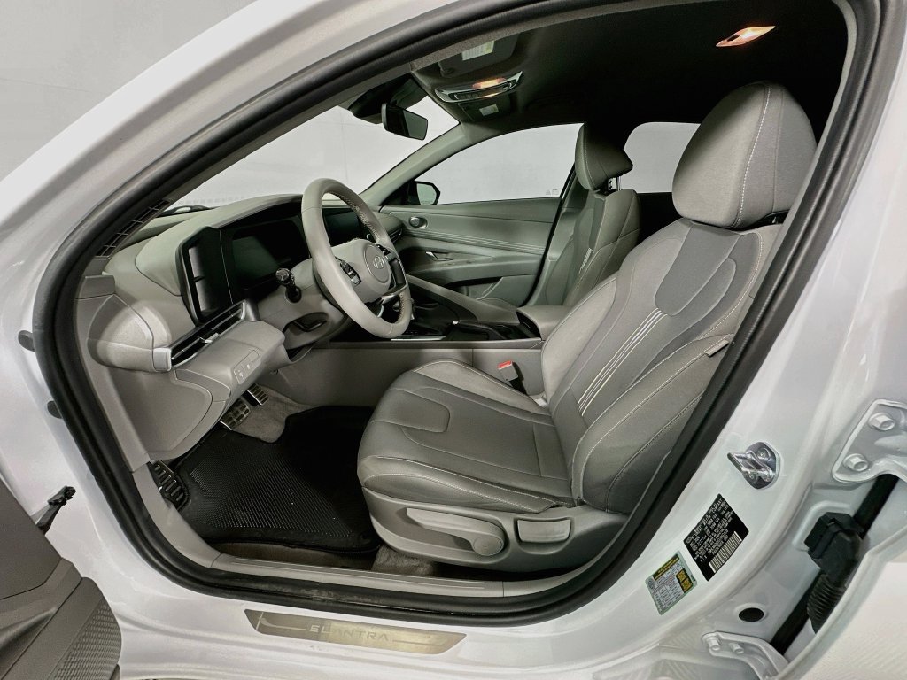 Used 2025 Hyundai Elantra Sport FWD image 19