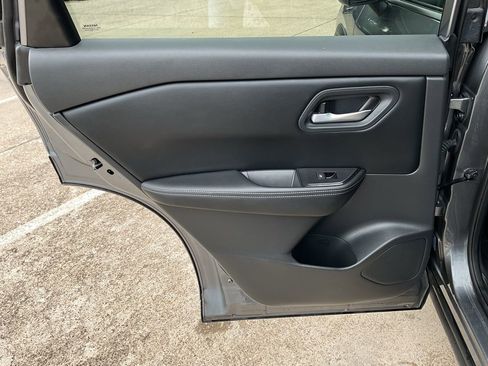 Used 2025 Nissan Rogue SV FWD image 18