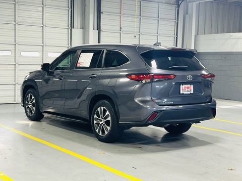 Used 2023 Toyota Highlander XLE image 19