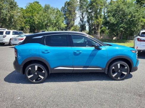 Used 2025 Nissan Kicks SR FWD image 9