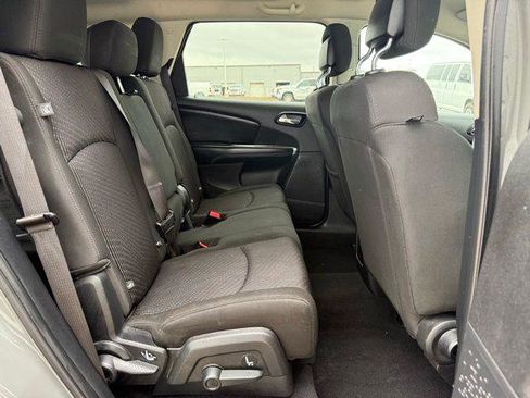 Used 2020 Dodge Journey SE image 4