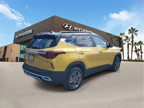 Used 2023 Kia Seltos S w/ Navigation Package image 3